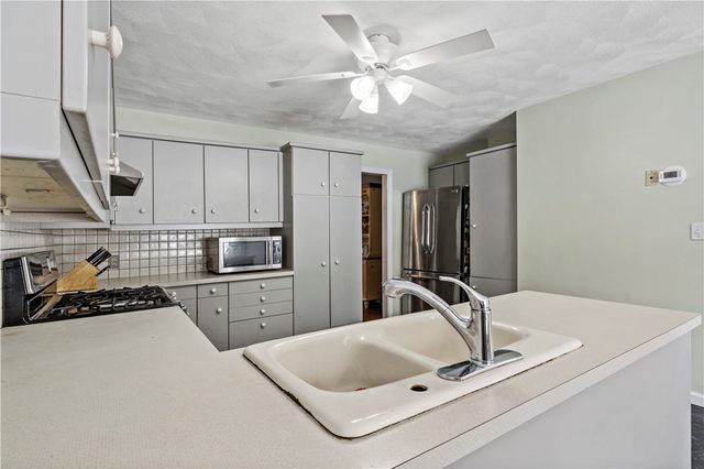 32 Starr Drive W, Narragansett, RI 02882