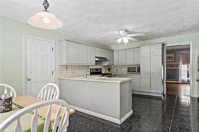 32 Starr Drive W, Narragansett, RI 02882