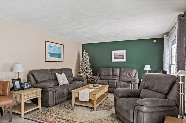 32 Starr Drive W, Narragansett, RI 02882