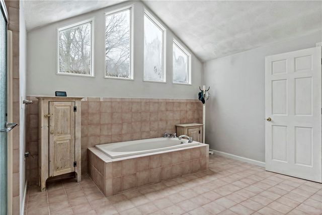 32 Starr Drive W, Narragansett, RI 02882