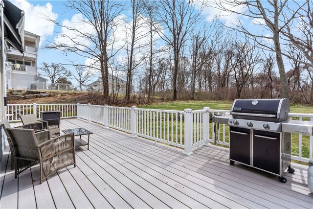 32 Starr Drive W, Narragansett, RI 02882