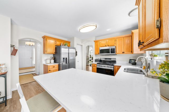 609 Plymouth Court, Oswego, IL 60543
