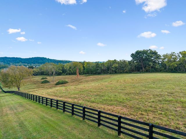 1025 Tulloss Rd, Franklin, TN 37067