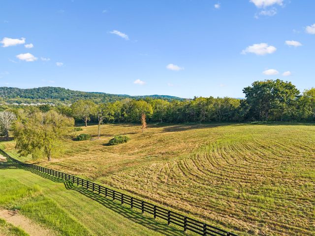 1025 Tulloss Rd, Franklin, TN 37067