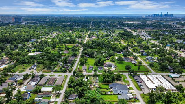 4331 Denmark Street, Houston, TX 77016