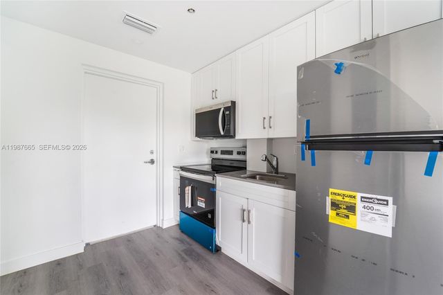 1165 NW 8th Ave 101, Miami, FL 33136