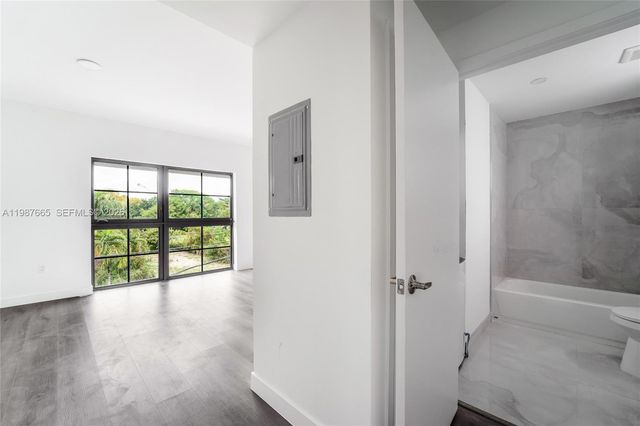 1165 NW 8th Ave 101, Miami, FL 33136