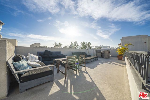 122 N Clark Drive 105, West Hollywood, CA 90048