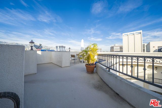 122 N Clark Drive 105, West Hollywood, CA 90048