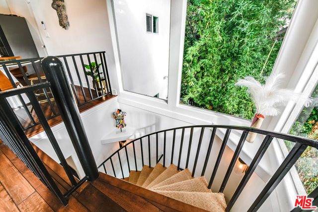 3261 N Knoll Drive, Los Angeles, CA 90068