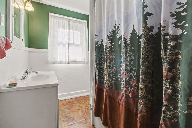 35229 Atlas Street, Romulus, MI 48174