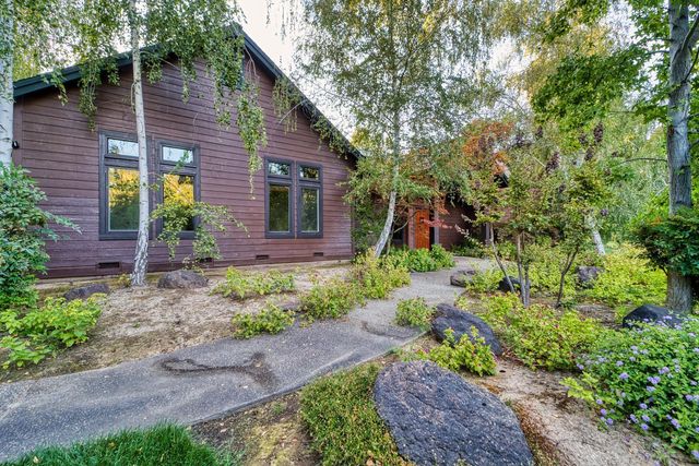 683 Stewart Rd, Yuba City, CA 95991