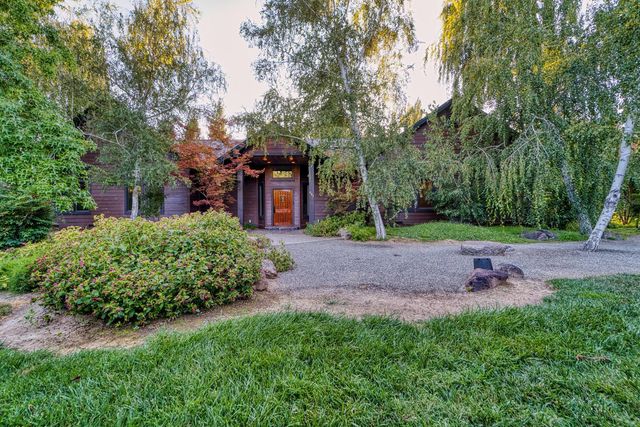 683 Stewart Rd, Yuba City, CA 95991