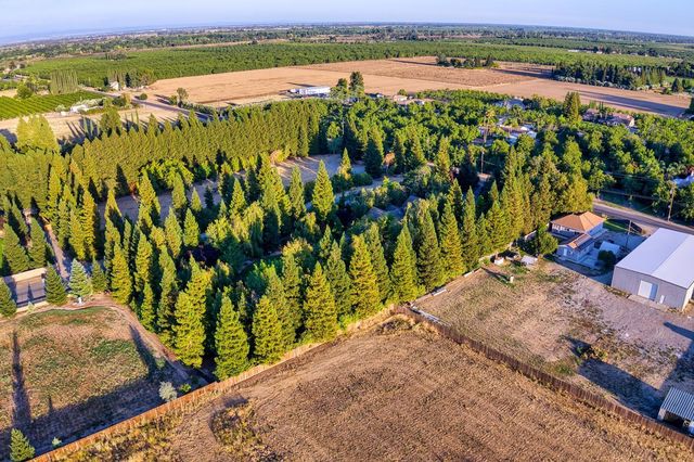 683 Stewart Rd, Yuba City, CA 95991