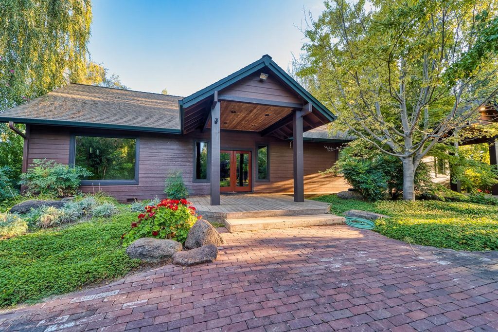 683 Stewart Rd, Yuba City, CA 95991