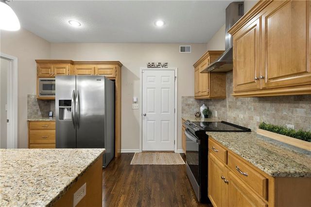 13942 S Summit Street, Olathe, KS 66062