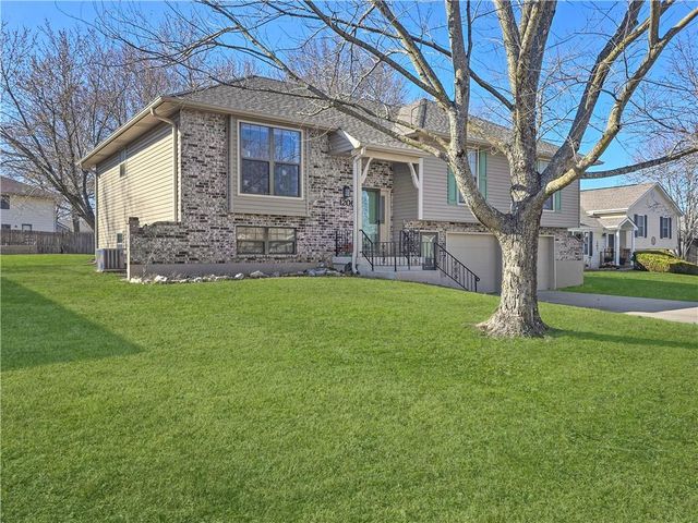 1206 Cambridge Drive, Warrensburg, MO 64093