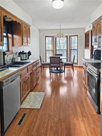 1206 Cambridge Drive, Warrensburg, MO 64093