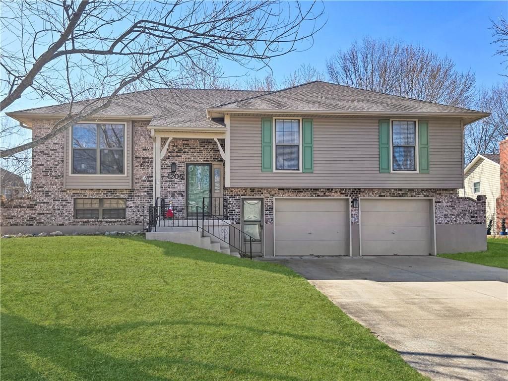1206 Cambridge Drive, Warrensburg, MO 64093