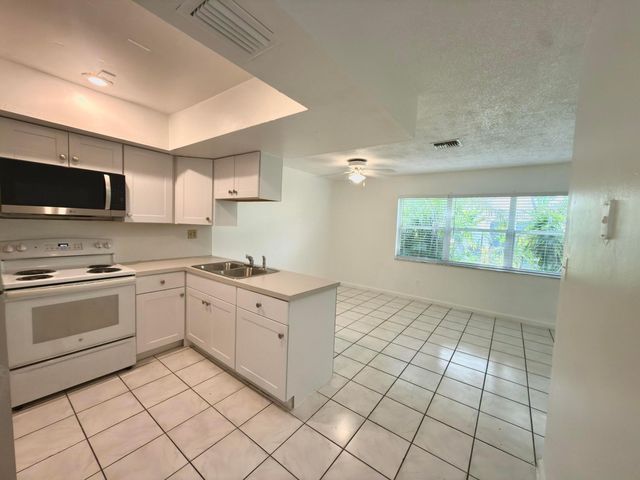 7643 NW 74th Avenue 1-2, Tamarac, FL 33321