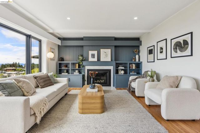 218 Cambridge Ave, Kensington, CA 94708
