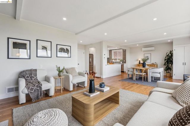 218 Cambridge Ave, Kensington, CA 94708