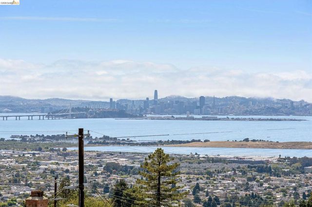 218 Cambridge Ave, Kensington, CA 94708