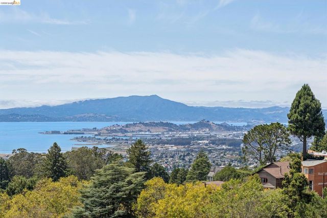 218 Cambridge Ave, Kensington, CA 94708