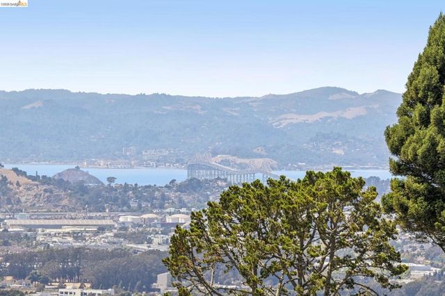 218 Cambridge Ave, Kensington, CA 94708