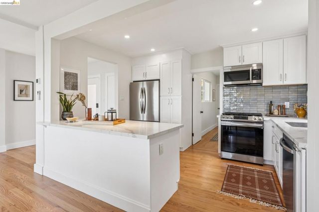 218 Cambridge Ave, Kensington, CA 94708