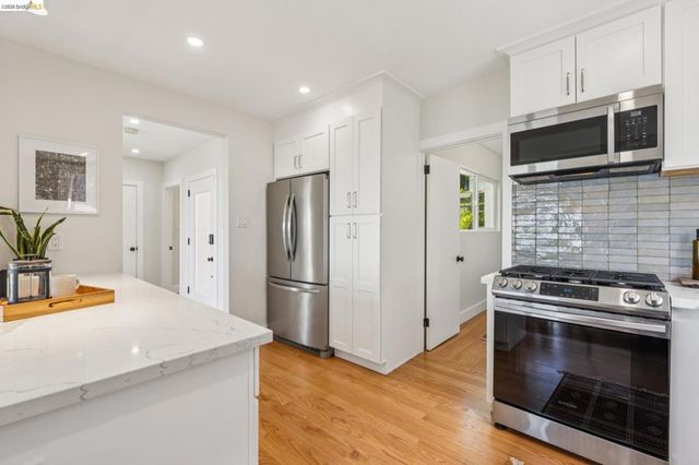 218 Cambridge Ave, Kensington, CA 94708