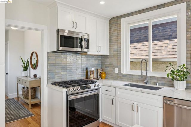 218 Cambridge Ave, Kensington, CA 94708