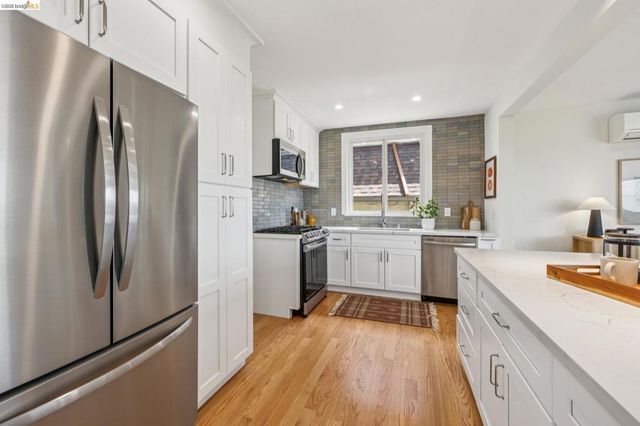 218 Cambridge Ave, Kensington, CA 94708