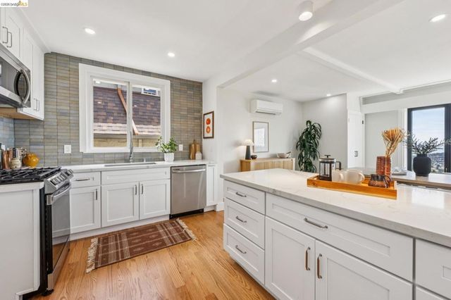 218 Cambridge Ave, Kensington, CA 94708