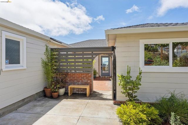 218 Cambridge Ave, Kensington, CA 94708