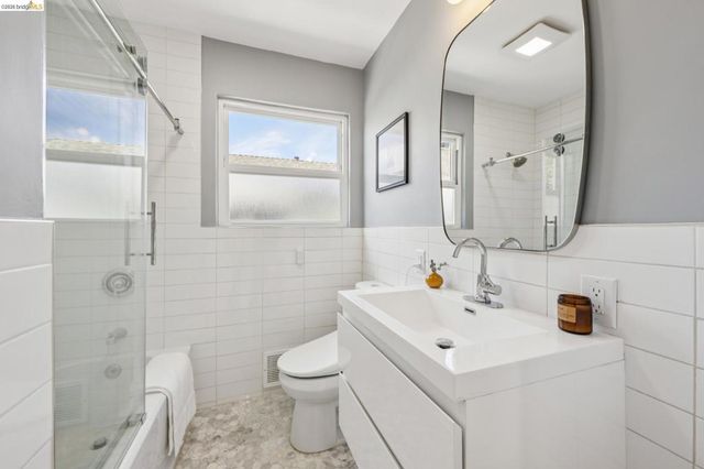 218 Cambridge Ave, Kensington, CA 94708