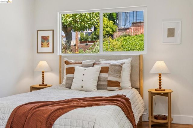 218 Cambridge Ave, Kensington, CA 94708