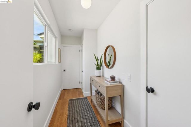 218 Cambridge Ave, Kensington, CA 94708