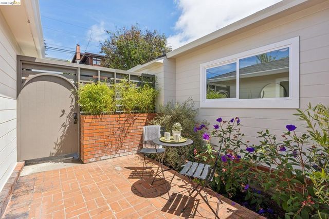 218 Cambridge Ave, Kensington, CA 94708