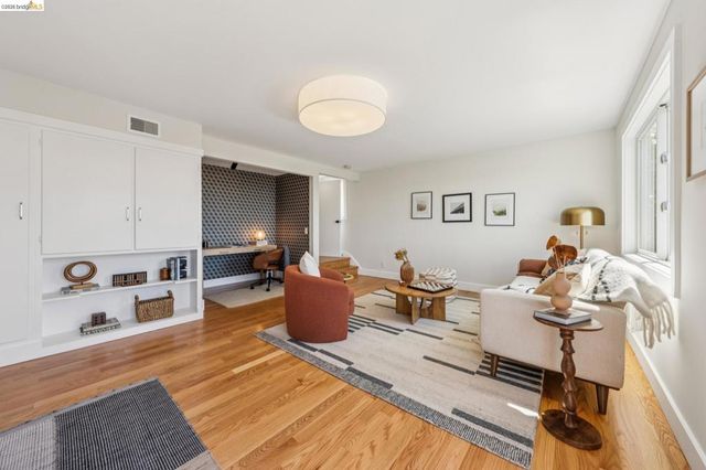 218 Cambridge Ave, Kensington, CA 94708