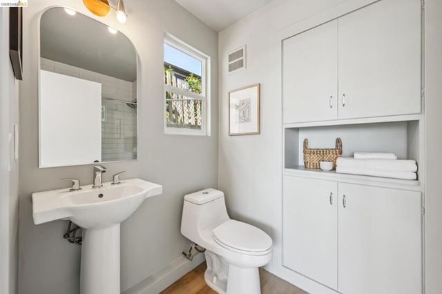 218 Cambridge Ave, Kensington, CA 94708