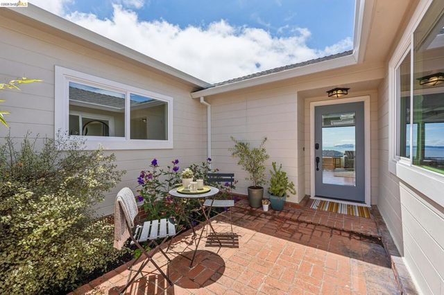218 Cambridge Ave, Kensington, CA 94708