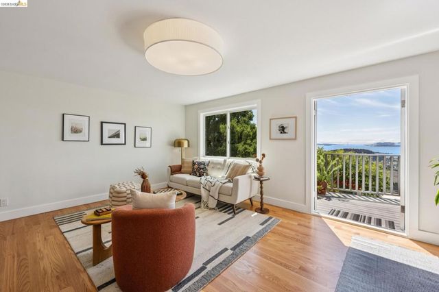 218 Cambridge Ave, Kensington, CA 94708