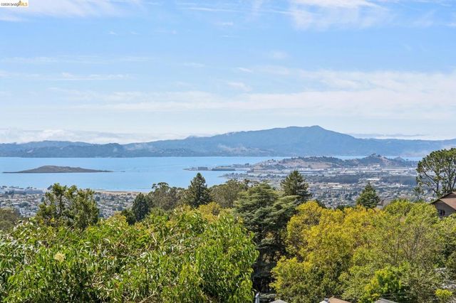 218 Cambridge Ave, Kensington, CA 94708