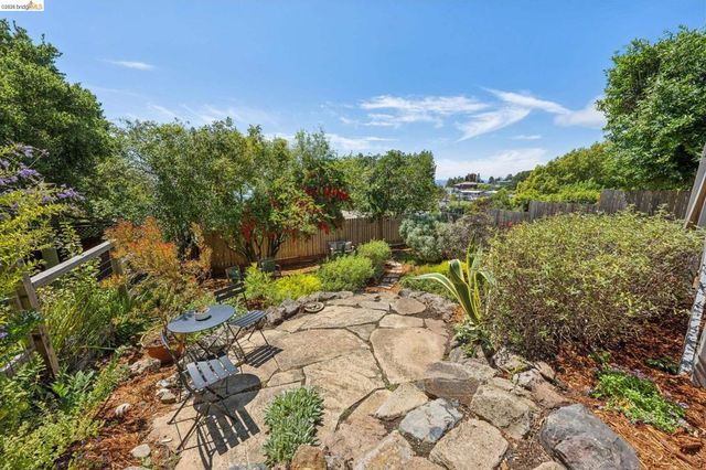 218 Cambridge Ave, Kensington, CA 94708