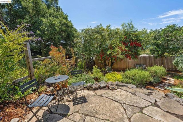 218 Cambridge Ave, Kensington, CA 94708