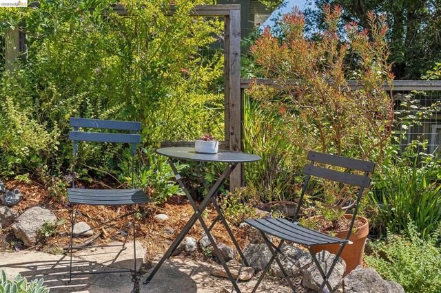 218 Cambridge Ave, Kensington, CA 94708
