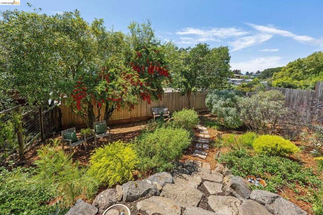 218 Cambridge Ave, Kensington, CA 94708