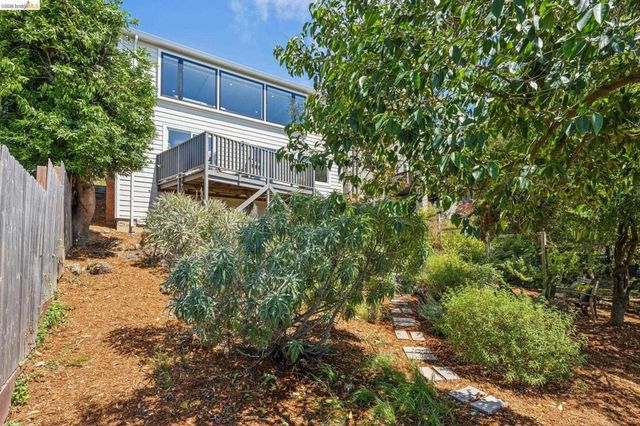 218 Cambridge Ave, Kensington, CA 94708