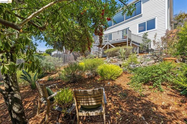 218 Cambridge Ave, Kensington, CA 94708